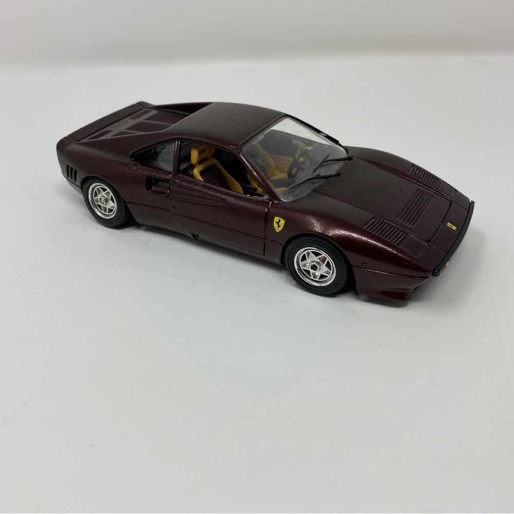 1984 Ferrari GTO‎ 1:24 scale diecast model car by Burago (Used)